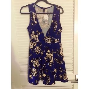 NWT Deep V Floral Dress